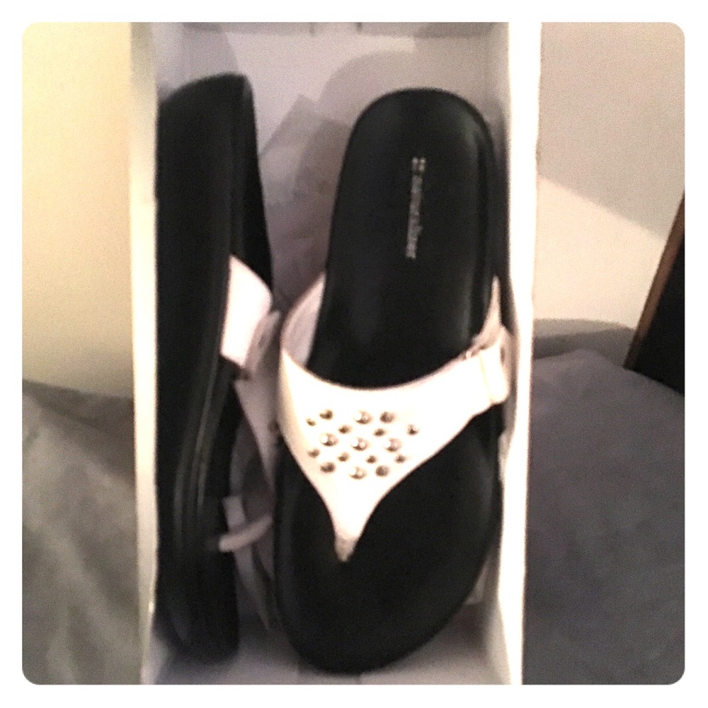 Woman’s size 7 shoes
